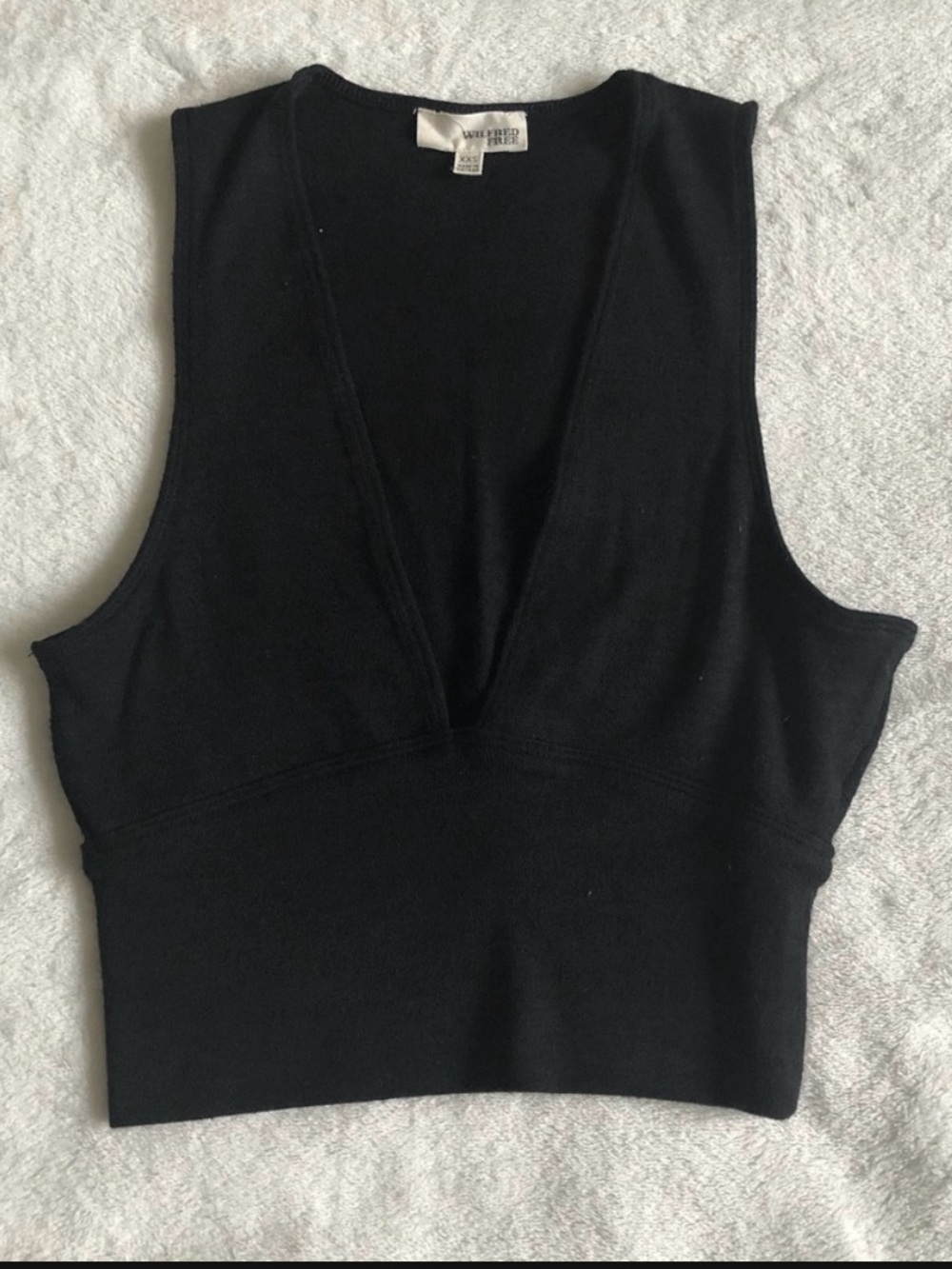 V-Neck Cropped Top - Picture 2 of 3
